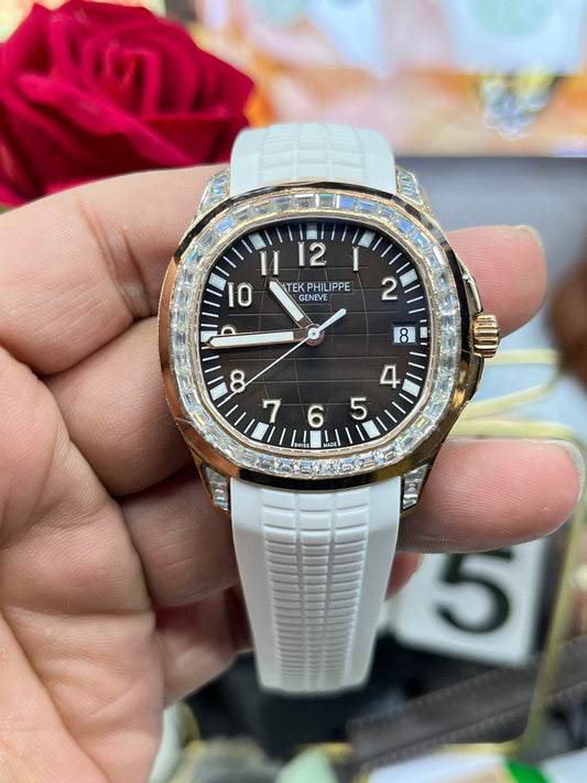 Patek Philippe Nautilus часы из розового золота с бриллиантовым безелем