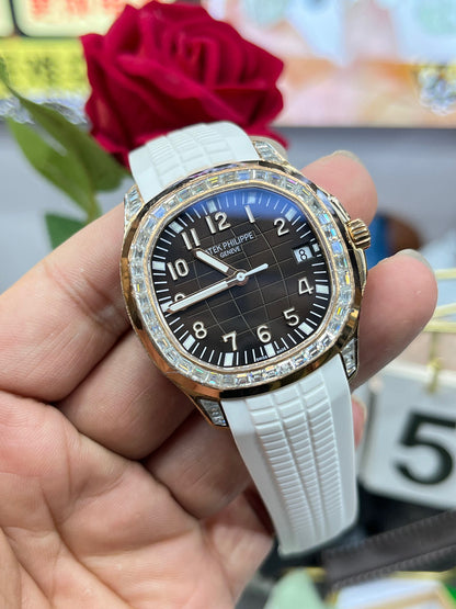 Patek Philippe Nautilus часы из розового золота с бриллиантовым безелем