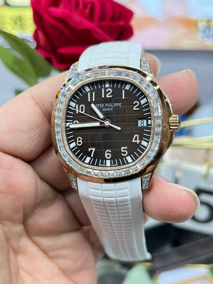 Patek Philippe Nautilus часы из розового золота с бриллиантовым безелем
