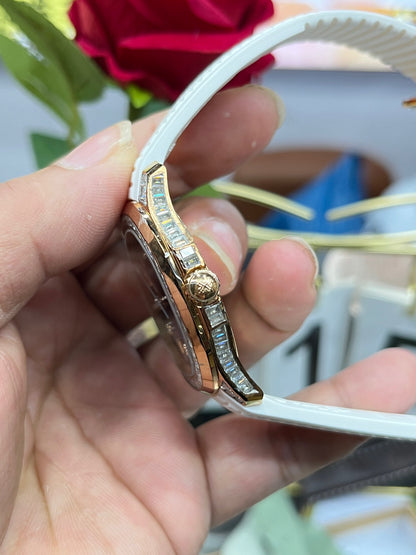 Patek Philippe Nautilus часы из розового золота с бриллиантовым безелем