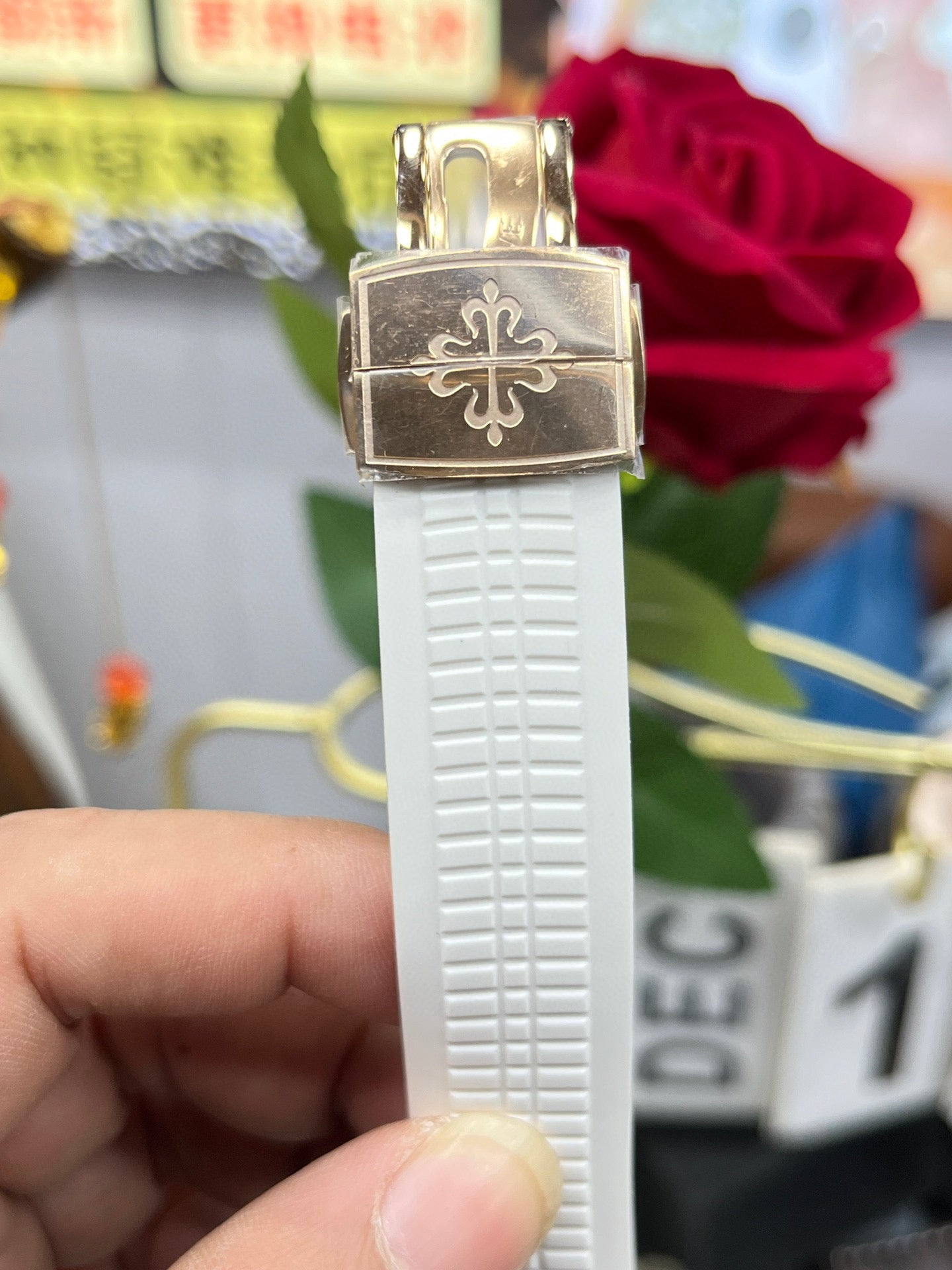 Patek Philippe Nautilus часы из розового золота с бриллиантовым безелем