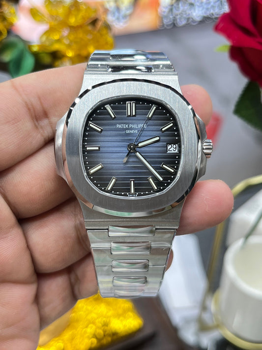 Patek Philippe Nautilus 5711/1A-010 (Patek Philippe Nautilus 5711 «стальной король»)