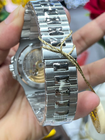 Patek Philippe Nautilus 5711/1A-010 (Patek Philippe Nautilus 5711 «стальной король»)
