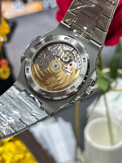 Patek Philippe Nautilus 5711/1A-010 (Patek Philippe Nautilus 5711 «стальной король»)