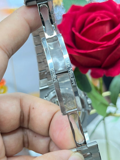 Patek Philippe Nautilus 5711/1A-010 (Patek Philippe Nautilus 5711 «стальной король»)
