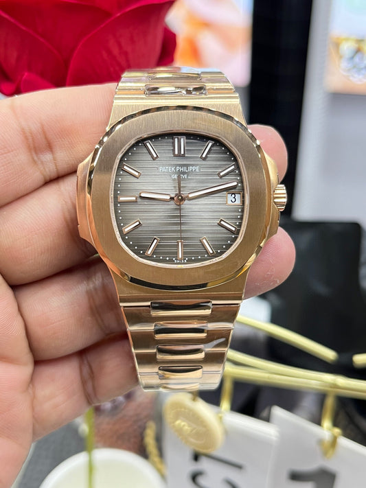 Patek Philippe Nautilus 5711/1R-001 (Patek Philippe Nautilus из розового золота)