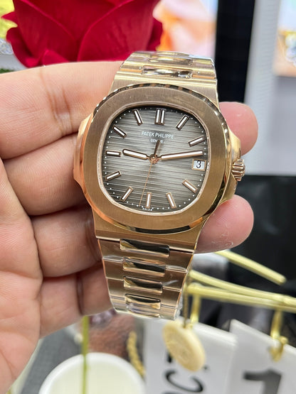 Patek Philippe Nautilus 5711/1R-001 (Patek Philippe Nautilus из розового золота)