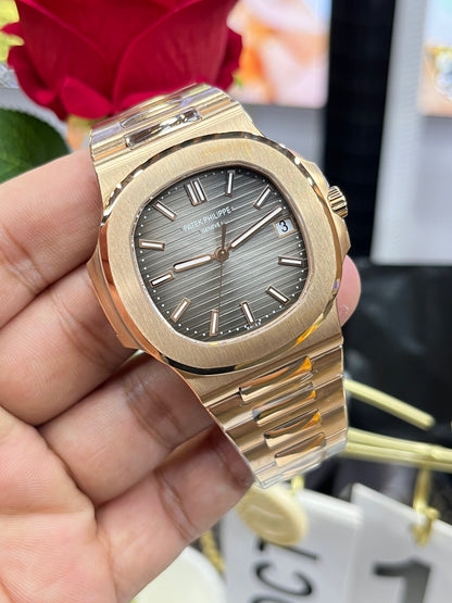 Patek Philippe Nautilus 5711/1R-001 (Patek Philippe Nautilus из розового золота)