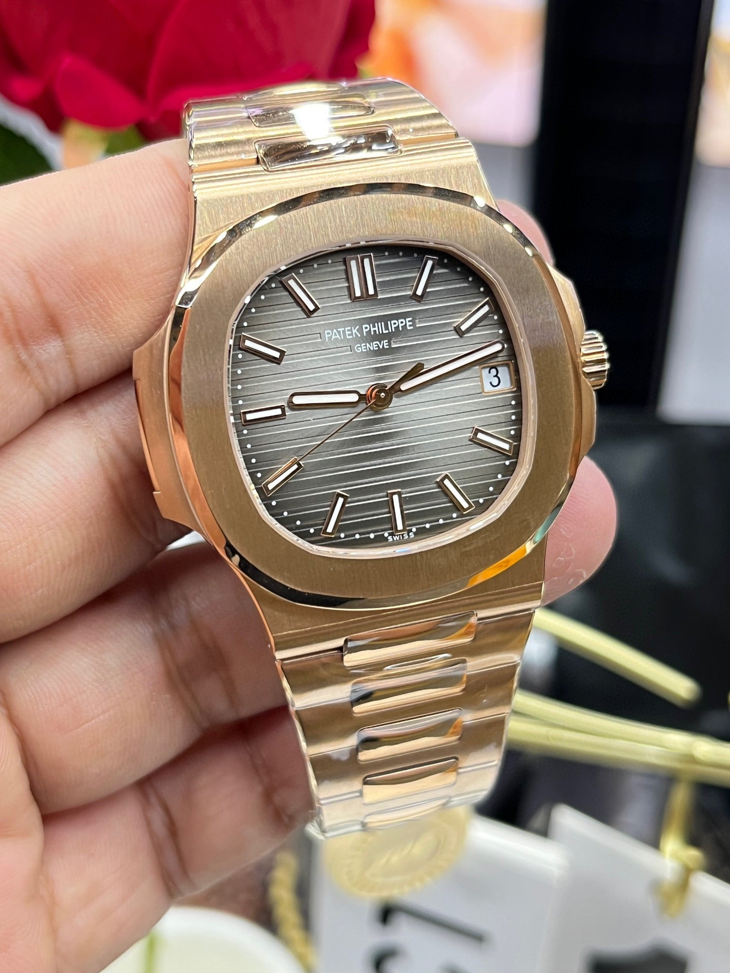 Patek Philippe Nautilus 5711/1R-001 (Patek Philippe Nautilus из розового золота)