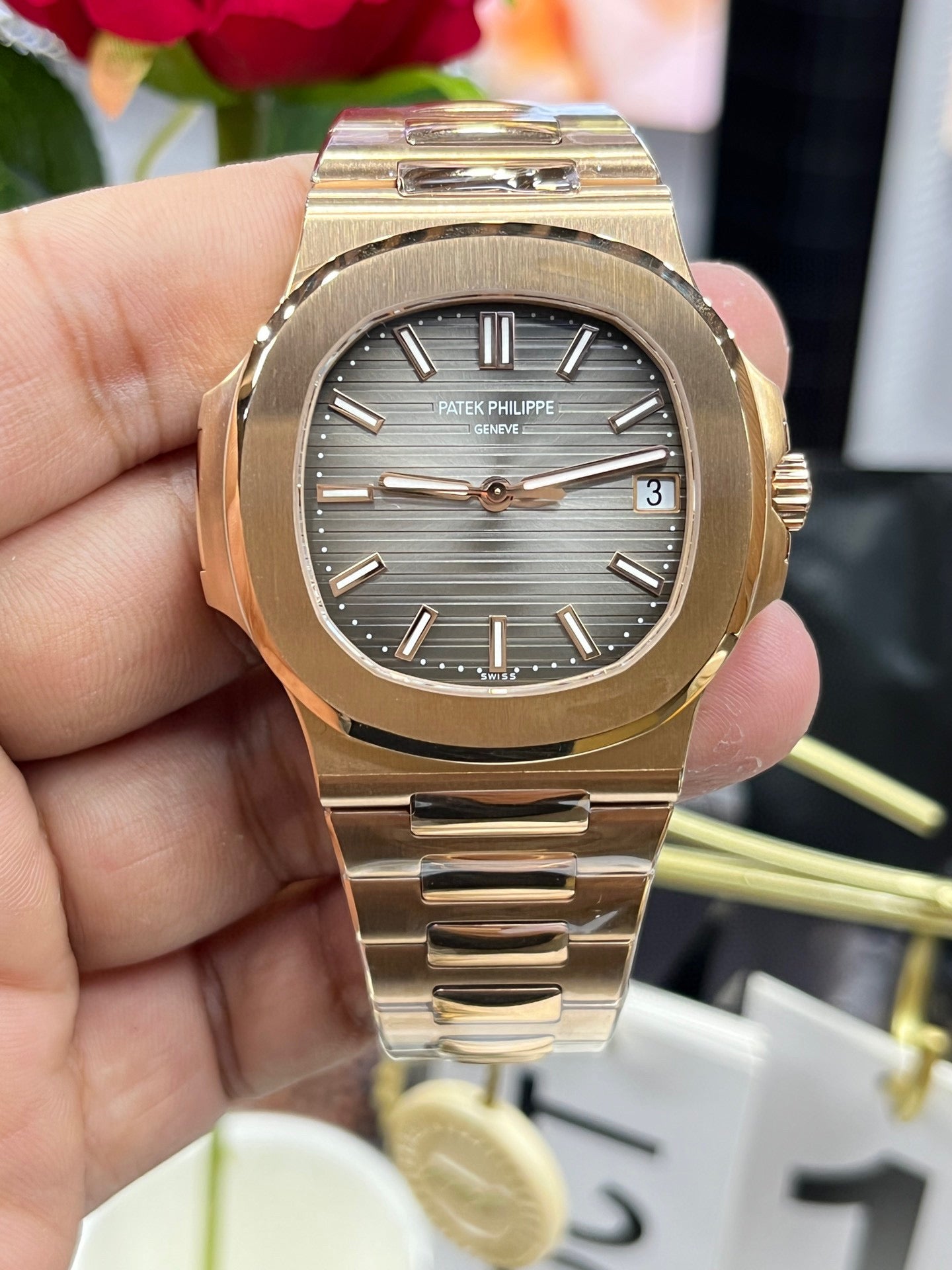 Patek Philippe Nautilus 5711/1R-001 (Patek Philippe Nautilus из розового золота)