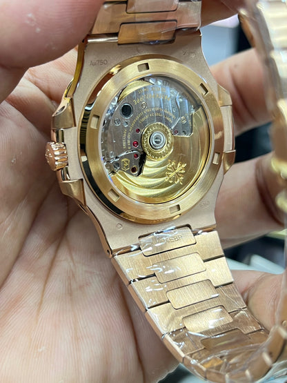 Patek Philippe Nautilus 5711/1R-001 (Patek Philippe Nautilus из розового золота)