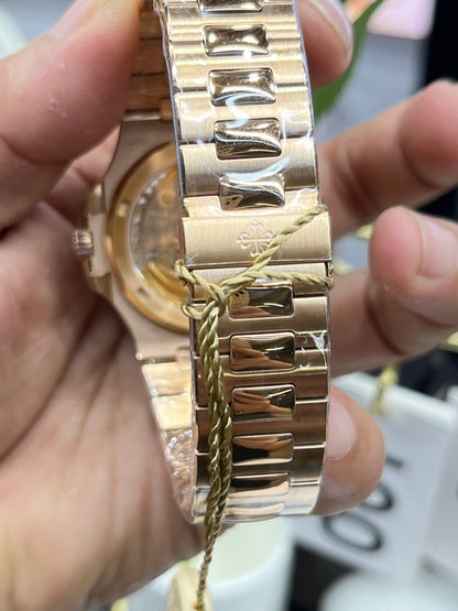 Patek Philippe Nautilus 5711/1R-001 (Patek Philippe Nautilus из розового золота)