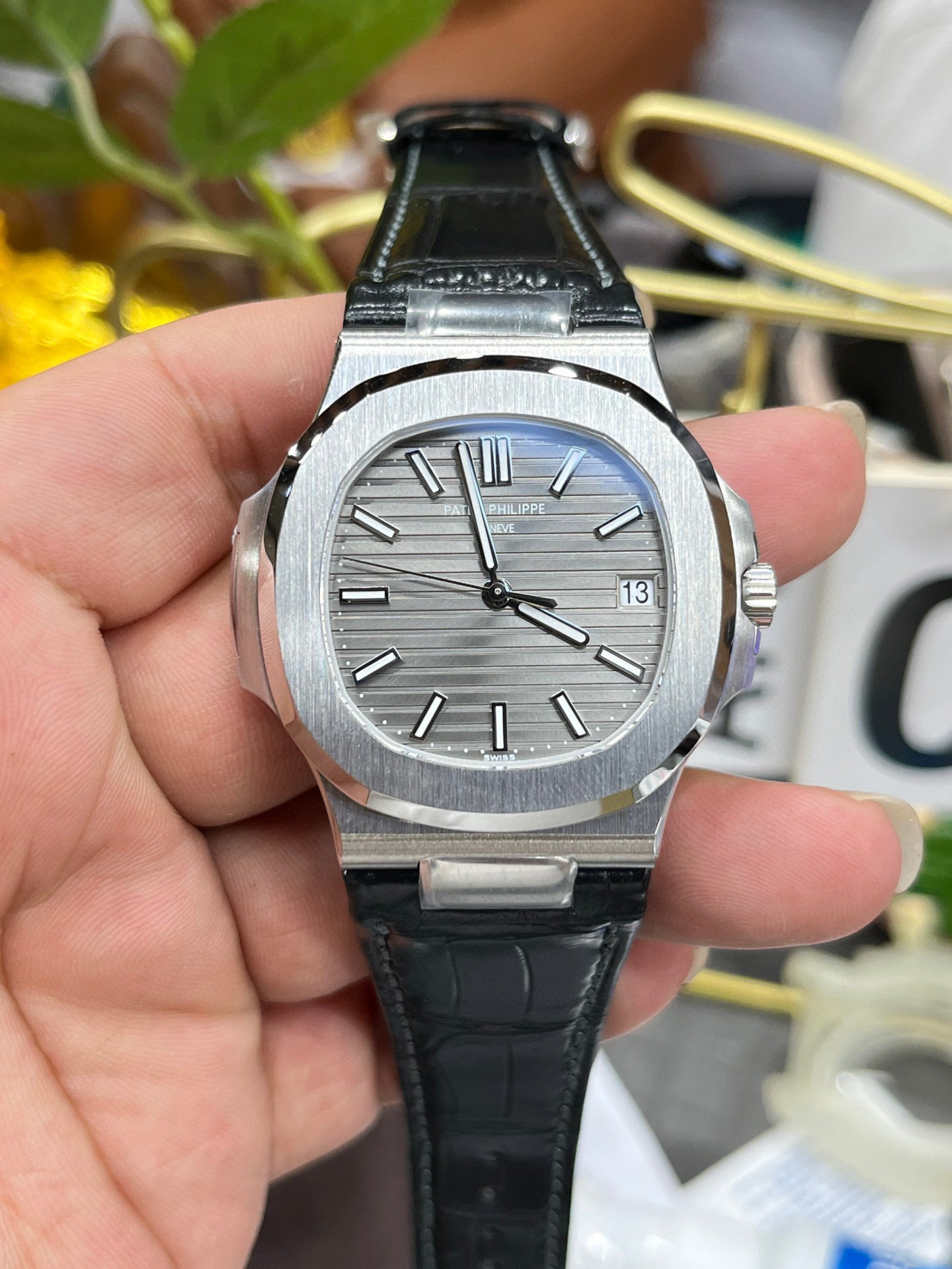 Patek Philippe Nautilus 5711G-001 (Patek Philippe Nautilus 5711G белое золото)