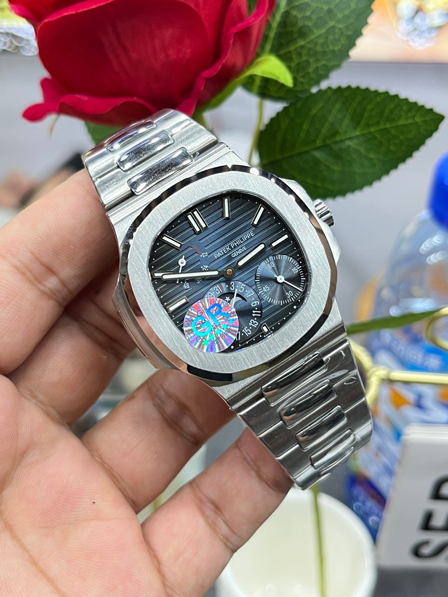 Patek Philippe Nautilus 5712/1A-001 (Patek Philippe Nautilus 5712 «Президентская модель»)
