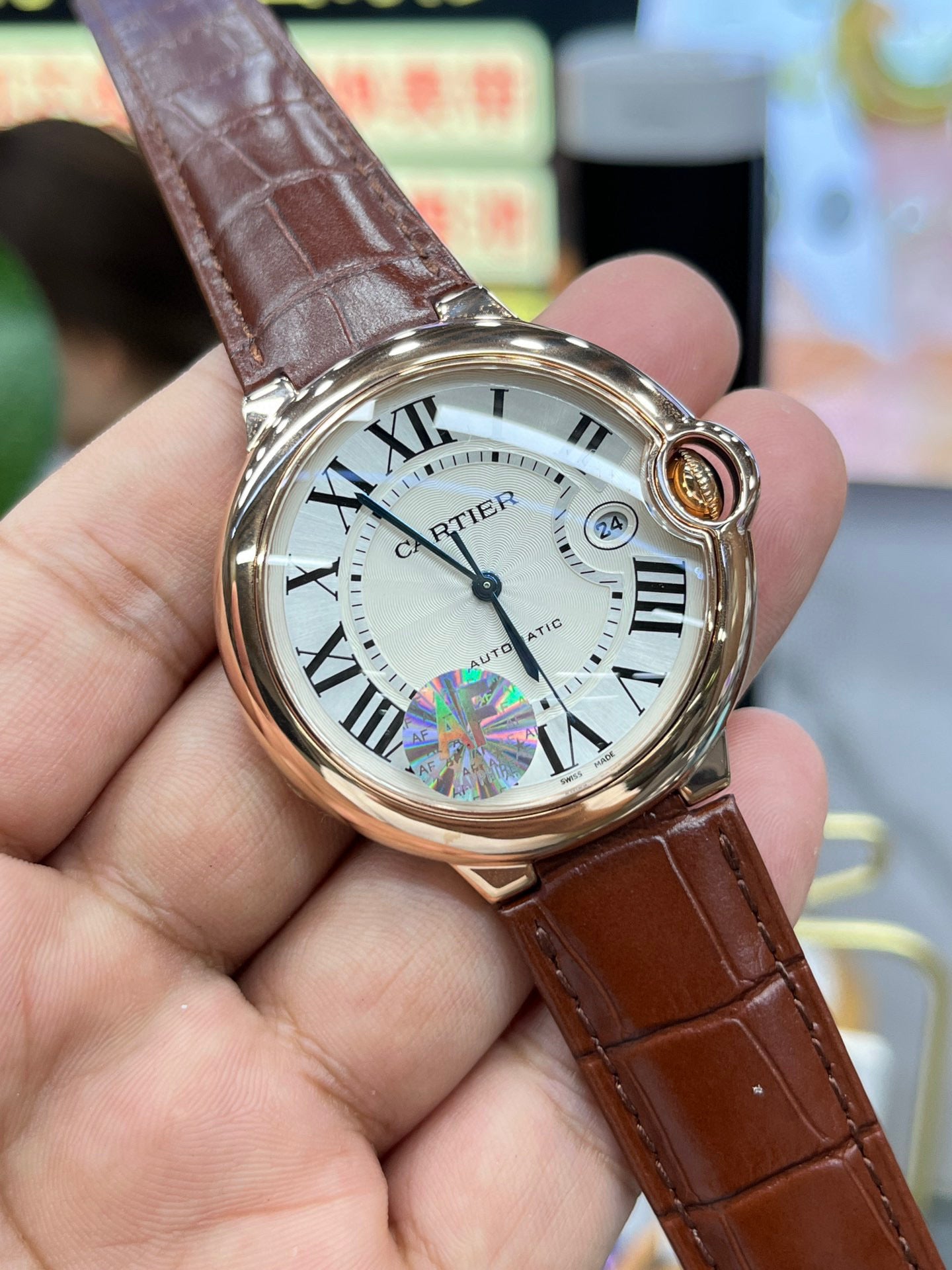 Cartier Ballon Bleu de Cartier WGBB0039 (Cartier Ballon Bleu de Cartier 42 мм, розовое золото, синий циферблат)