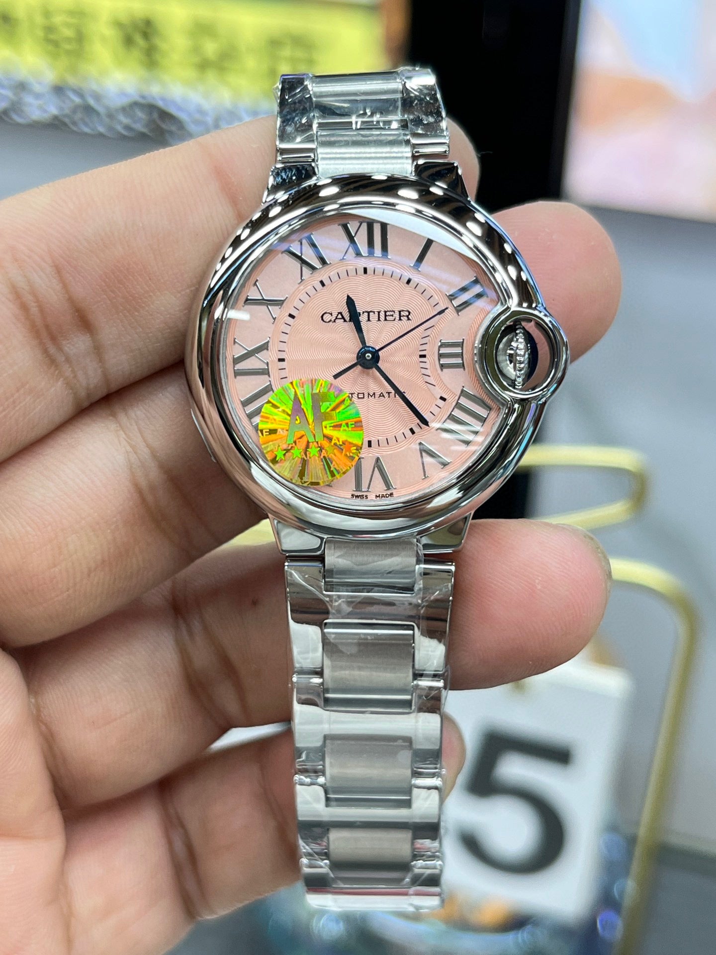Cartier Ballon Bleu de Cartier W6920097 (Cartier Ballon Bleu 33 мм, розовый циферблат)