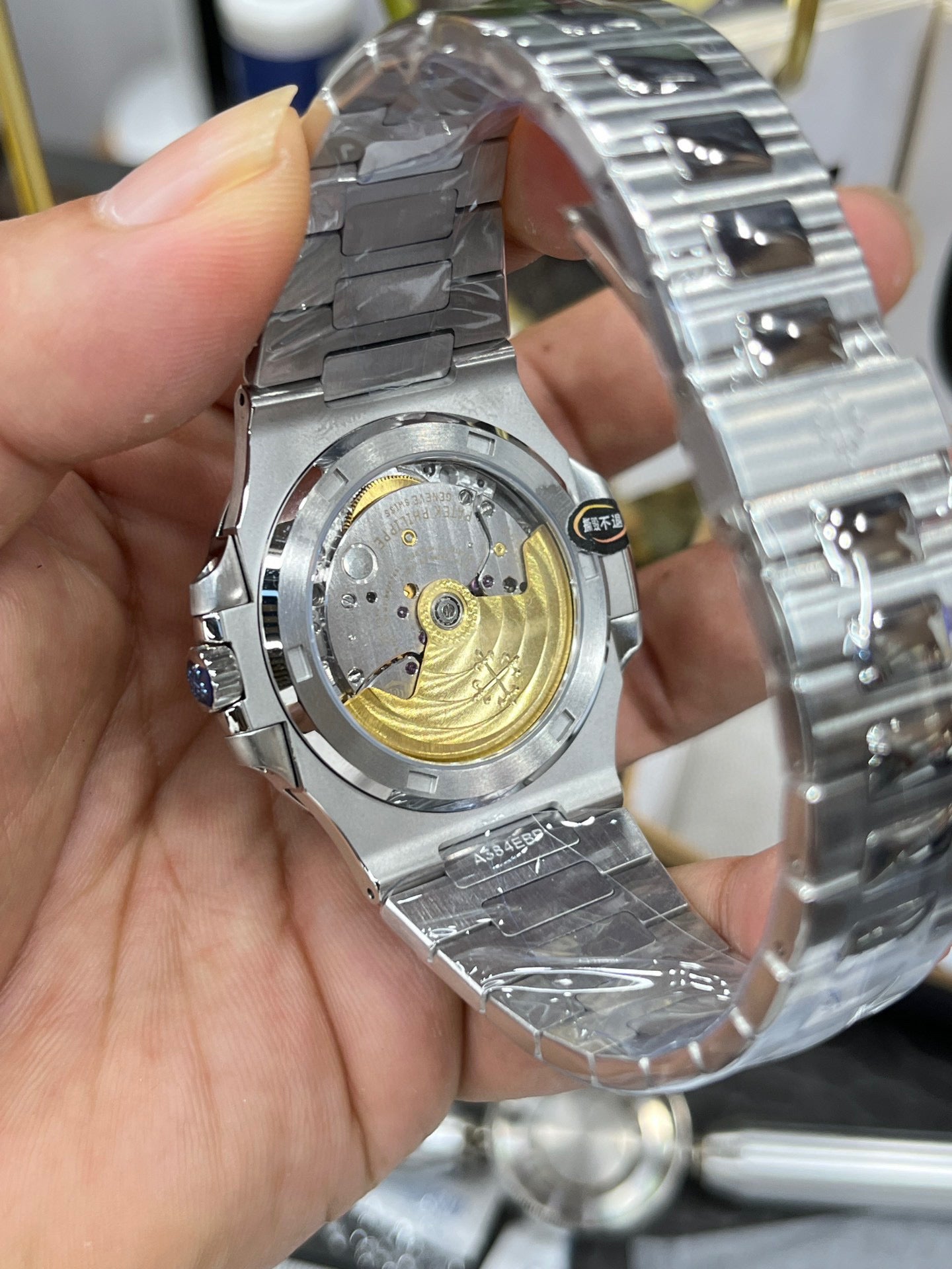 Patek Philippe Nautilus 5711/1A-011 (Patek Philippe Nautilus 5711 с белым циферблатом)