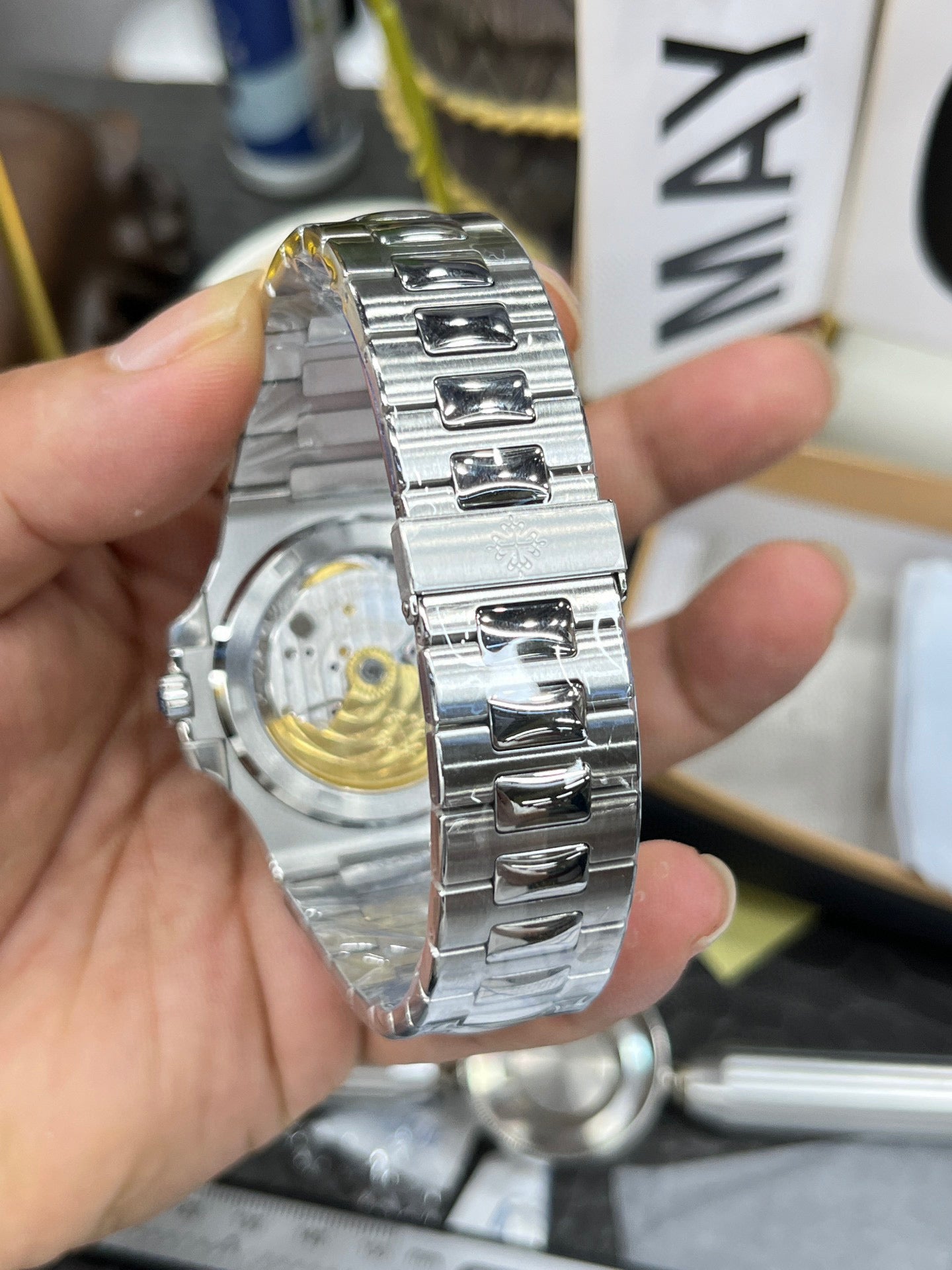 Patek Philippe Nautilus 5711/1A-011 (Patek Philippe Nautilus 5711 с белым циферблатом)