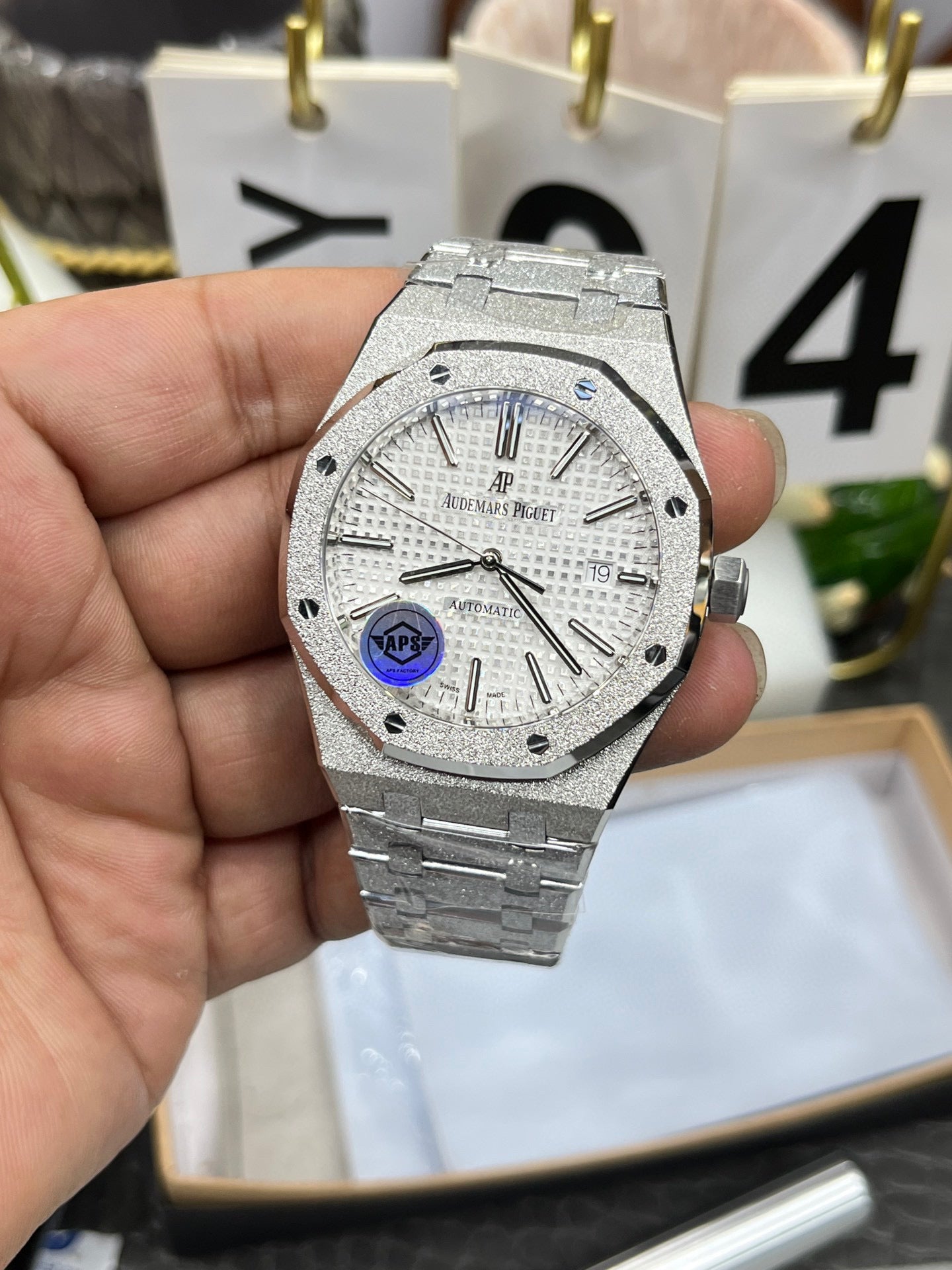 Audemars Piguet Royal Oak 15400 Frosted Gold Custom (Audemars Piguet Royal Oak 15400 «frosted gold»)