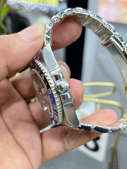 Rolex GMT-Master II 126710BLNR-0002 («Batman» / «Pepsi style» — «интернациональный синий-черный безель»)