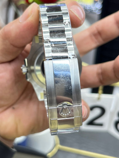 Rolex GMT-Master II 126710BLNR-0002 («Batman» / «Pepsi style» — «интернациональный синий-черный безель»)
