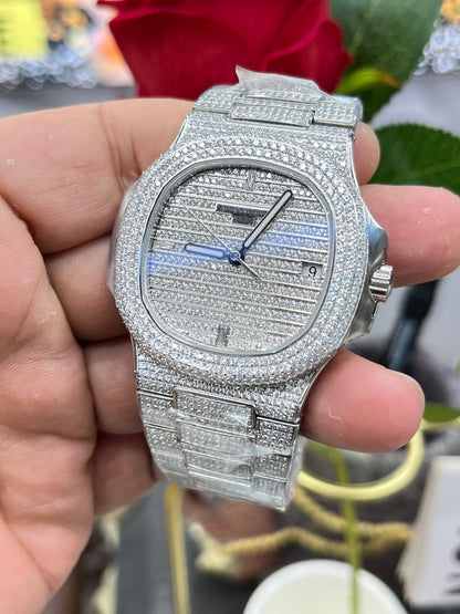 Patek Philippe Nautilus 5711 Full Diamond Custom (Patek Philippe Nautilus 5711 полностью инкрустированный бриллиантами)