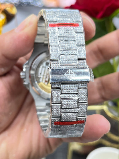 Patek Philippe Nautilus 5711 Full Diamond Custom (Patek Philippe Nautilus 5711 полностью инкрустированный бриллиантами)