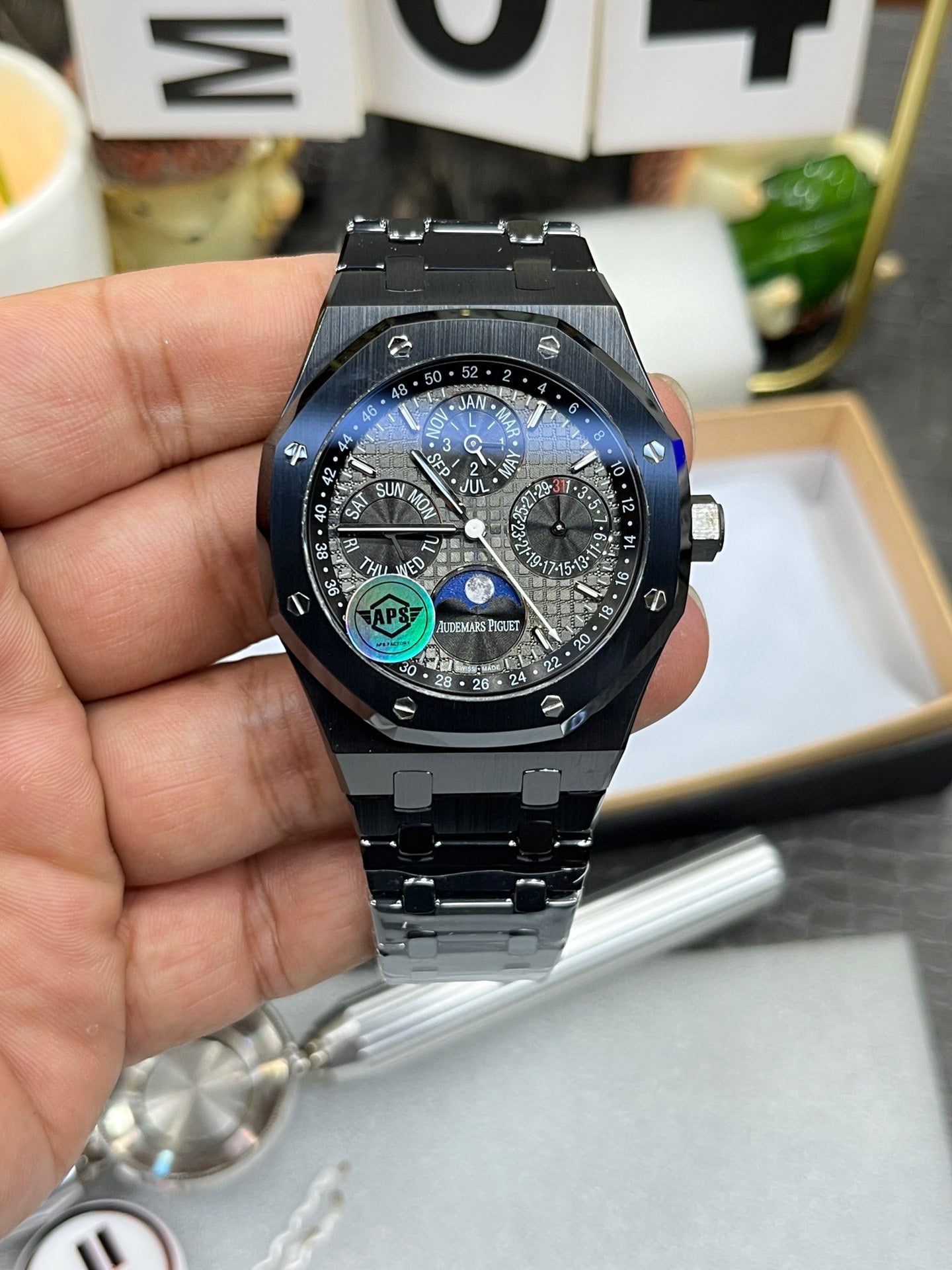 Audemars Piguet Royal Oak Perpetual Calendar 26579CE.OO.1225CE.01 (Audemars Piguet Royal Oak вечный календарь, чёрная керамика)