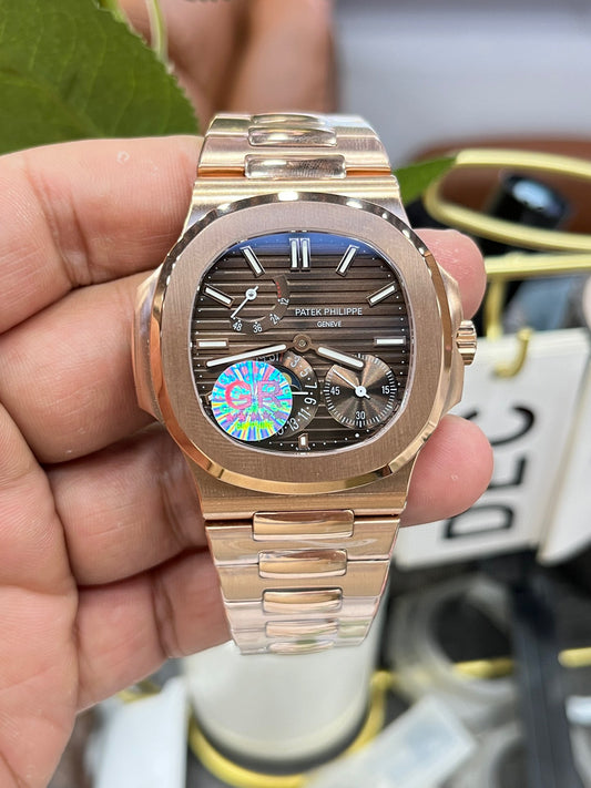 Patek Philippe Nautilus 5712/1R-001 (Patek Philippe Nautilus из розового золота)