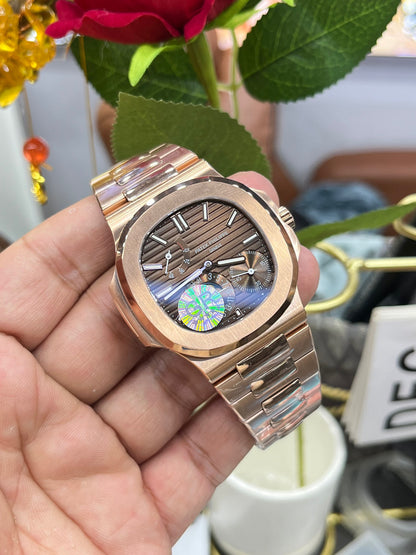 Patek Philippe Nautilus 5712/1R-001 (Patek Philippe Nautilus из розового золота)
