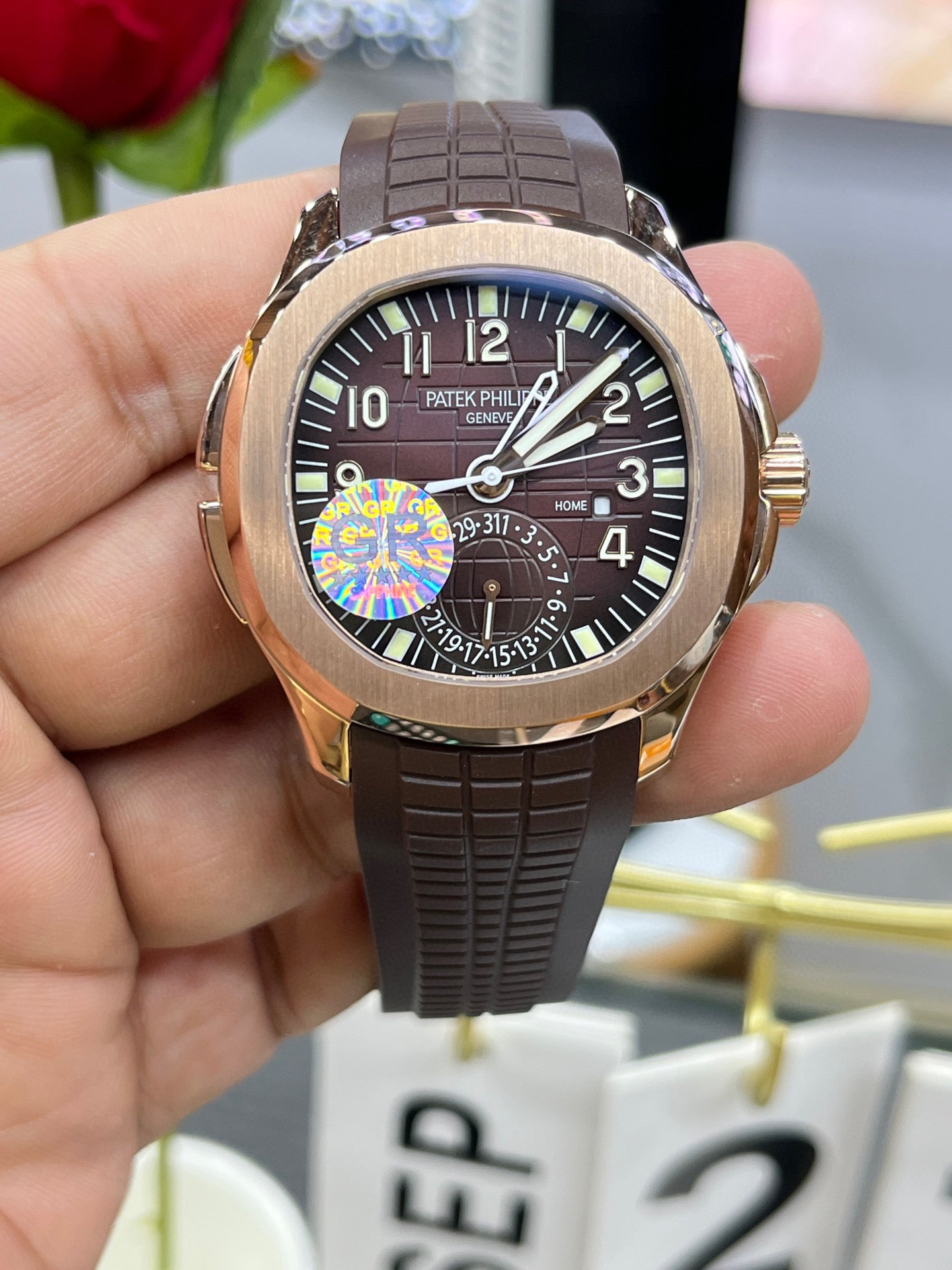 Patek Philippe Aquanaut Travel Time 5164R-001 («Акванавт Travel Time», «граната», розовое золото)
