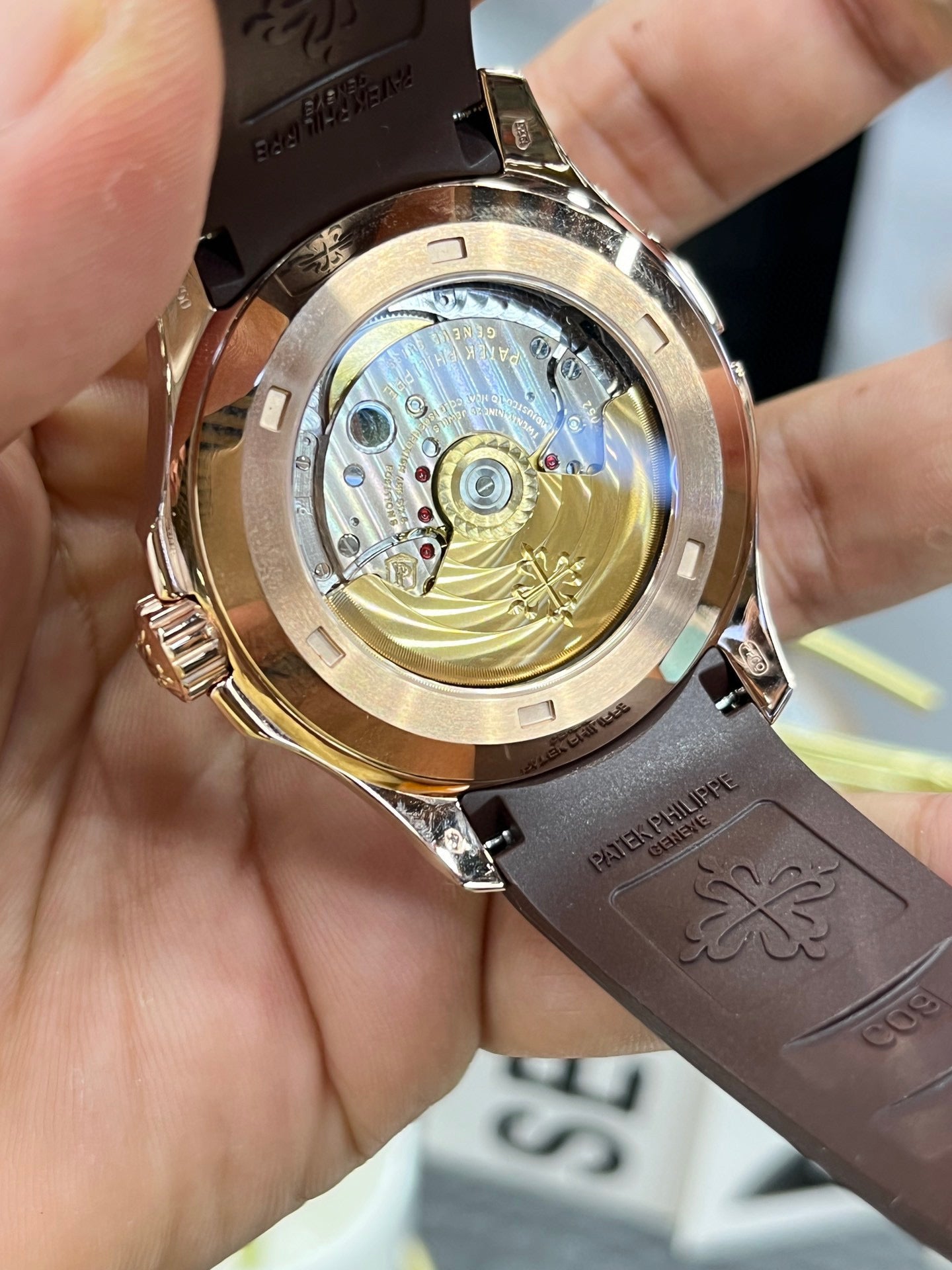 Patek Philippe Aquanaut Travel Time 5164R-001 («Акванавт Travel Time», «граната», розовое золото)