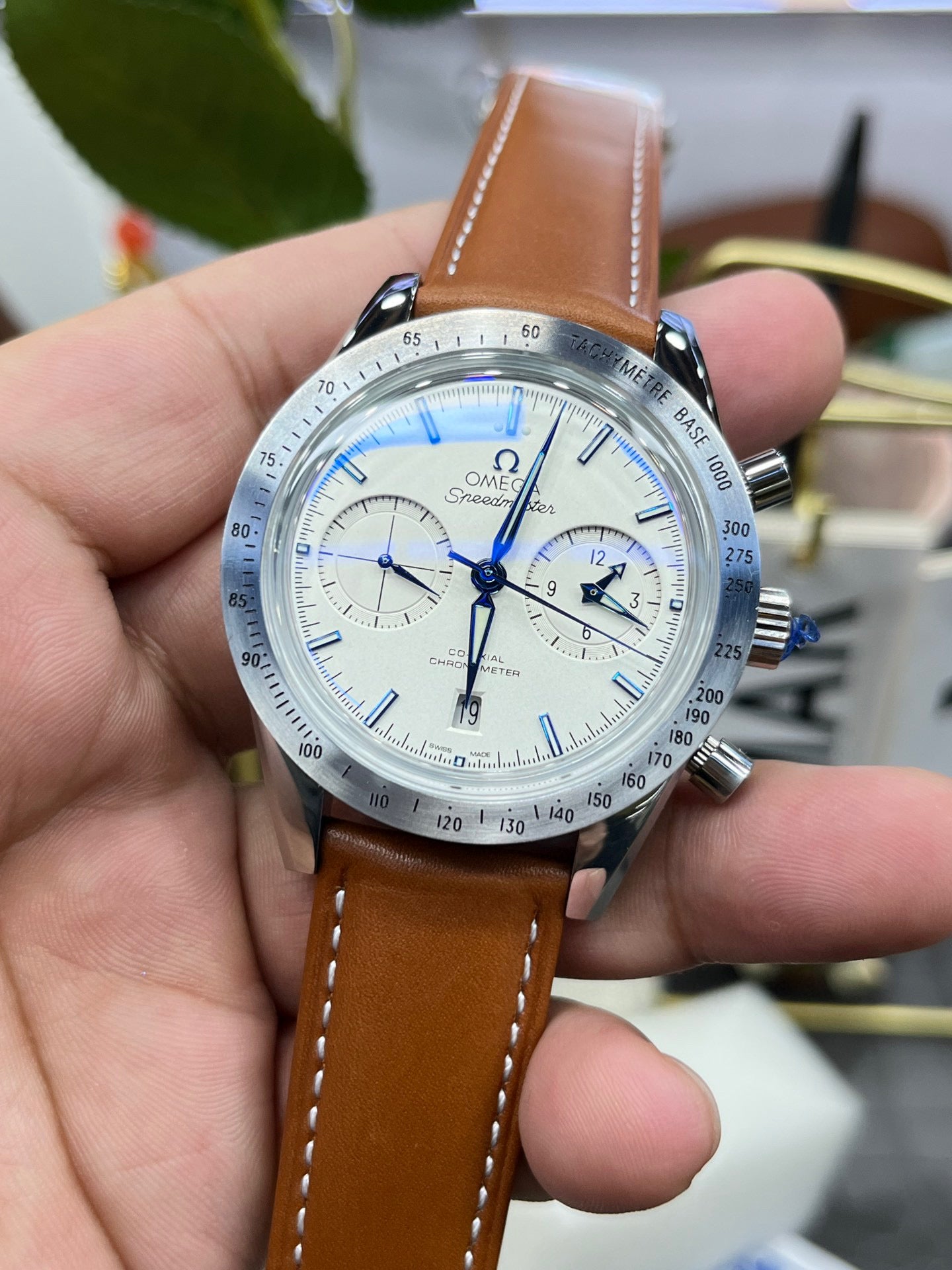 Omega Speedmaster Moonwatch 331.12.42.51.02.002 (Omega Speedmaster Moonwatch, белый циферблат)