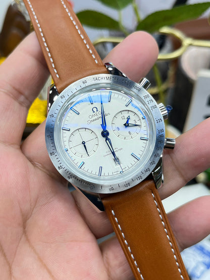 Omega Speedmaster Moonwatch 331.12.42.51.02.002 (Omega Speedmaster Moonwatch, белый циферблат)