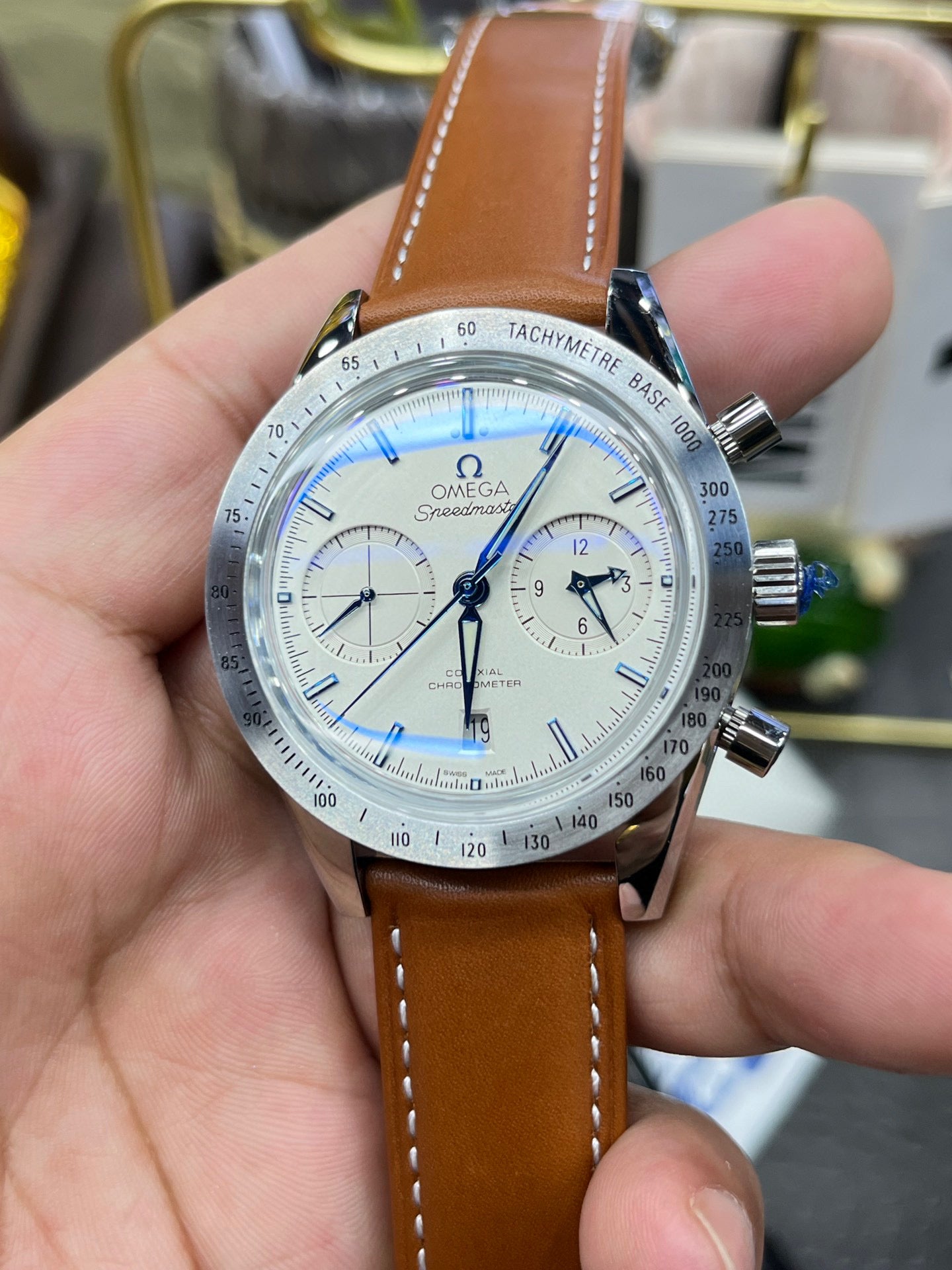 Omega Speedmaster Moonwatch 331.12.42.51.02.002 (Omega Speedmaster Moonwatch, белый циферблат)