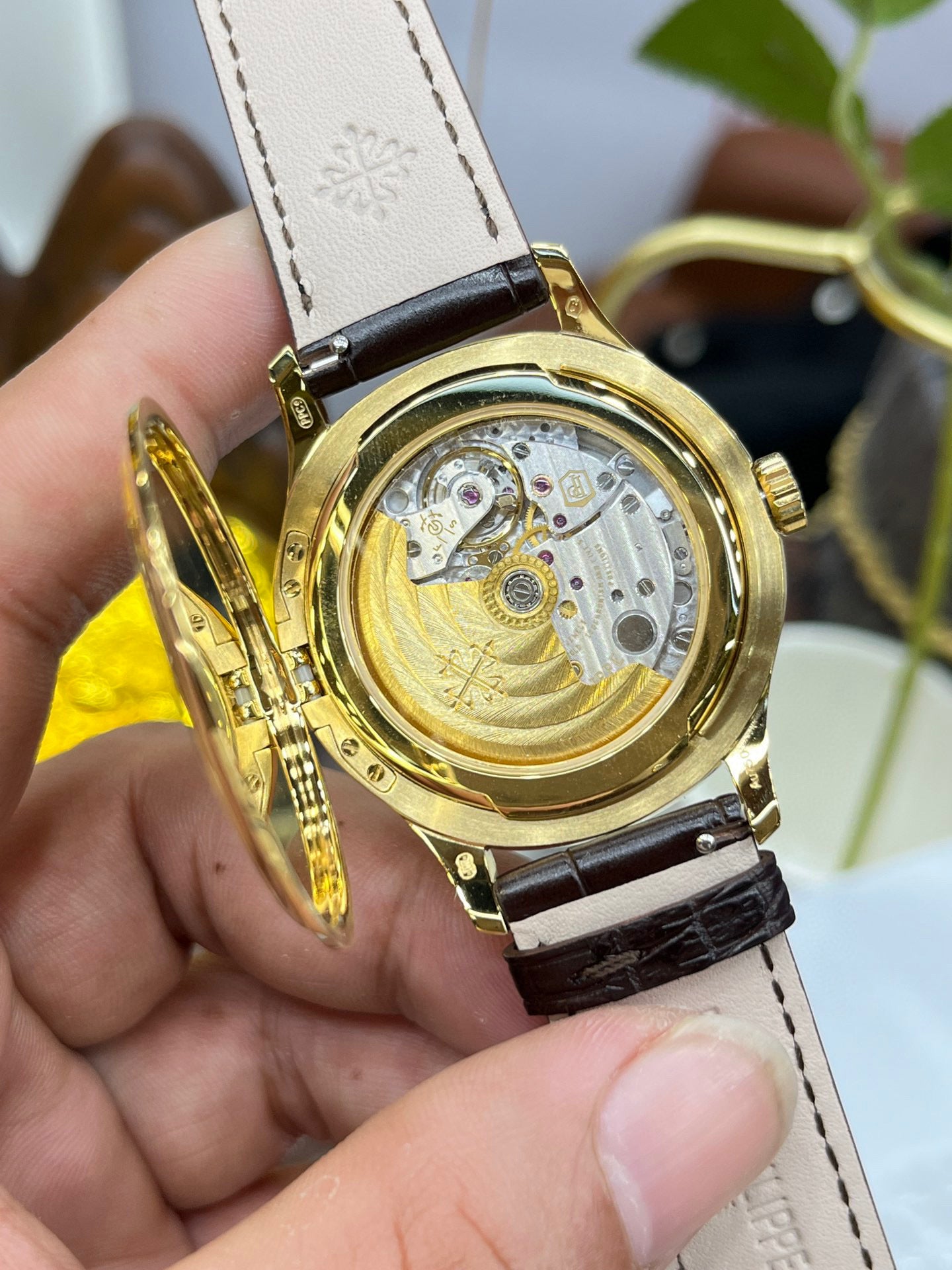 Patek Philippe Calatrava 5227J-001 (Patek Philippe Calatrava классическая)