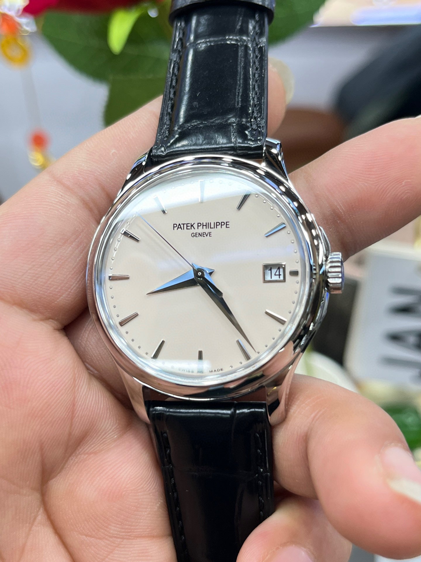 Patek Philippe Calatrava 5227G-001 (Patek Philippe Calatrava «флип-кейс», белое золото)