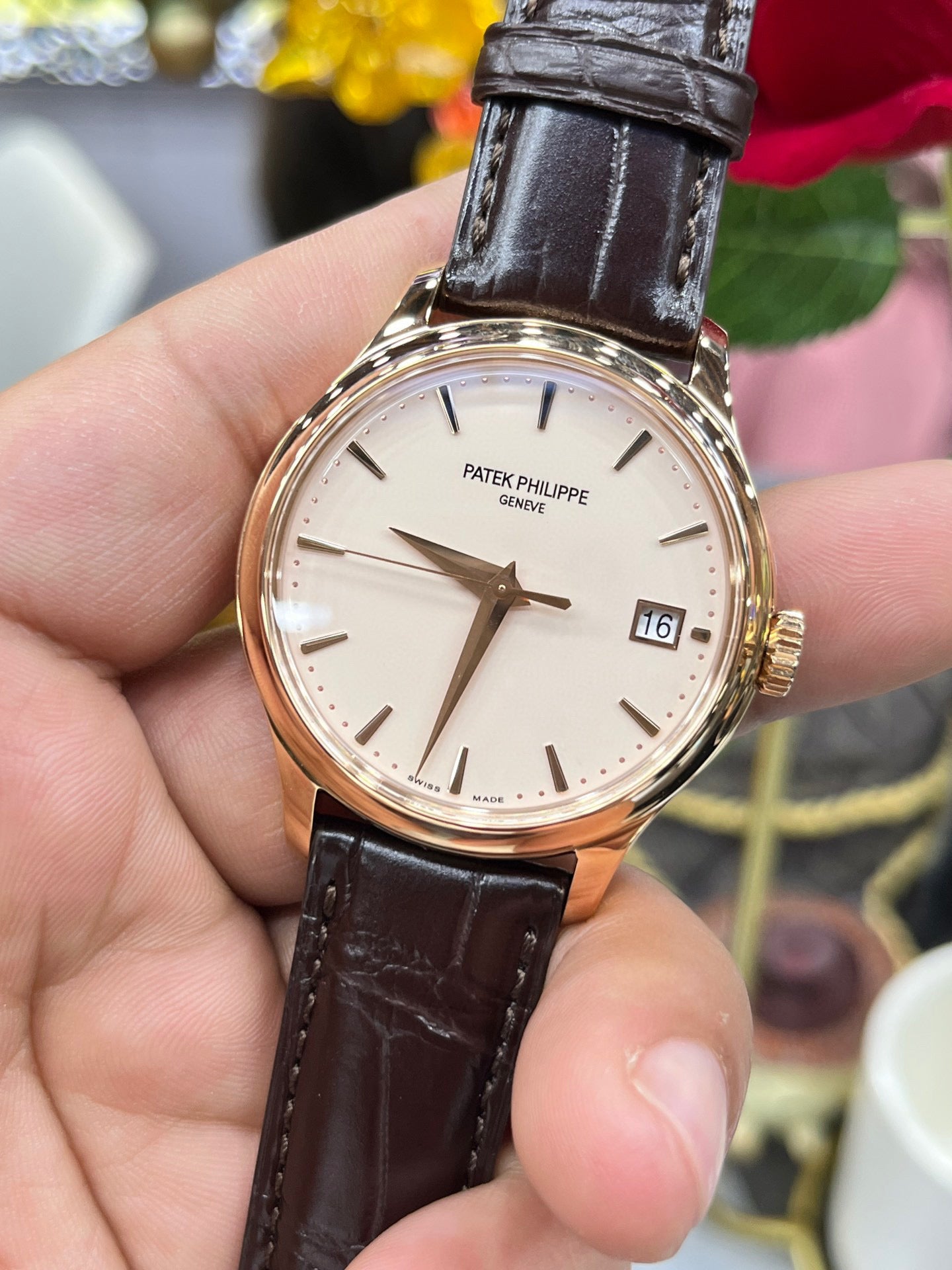 Patek Philippe Calatrava 5227R-001 (Patek Philippe Calatrava «флип-кейс», розовое золото)