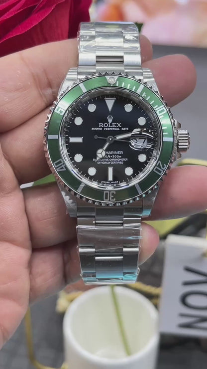 Rolex Submariner Date 116610LV "Hulk" – First Generation